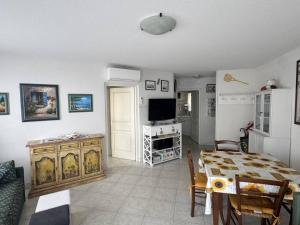 T2 climatisé au Port de Cavalaire avec garage privé - FR-1-100-365