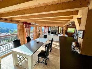 Chalet de Standing 5 Chambres avec Jacuzzi et Parking - FR-1-836-51