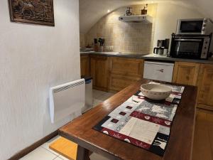 Appartement de charme dans chalet rénové - Animaux et parking - FR-1-836-54