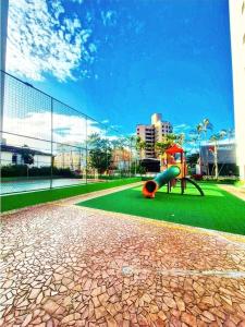 Vá andando para Praia, de frente á mercado com vaga e lazer completo