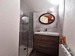 Appartement cosy 4-6 pers avec balcon proche pistes, TV, ascenseur et casier à ski - FR-1-771-37