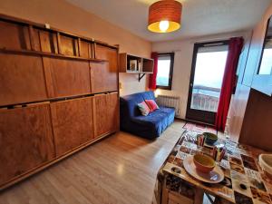 Studio rénové au pied des pistes avec balcon - FR-1-771-49