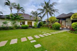 Kinandita Spacious Garden 6 BR Private Pool Villa ZN370