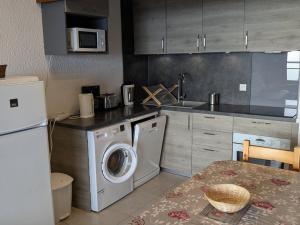 Deux pièces pour 7 personnes, calme et lumineux, proche pistes - FR-1-262-195