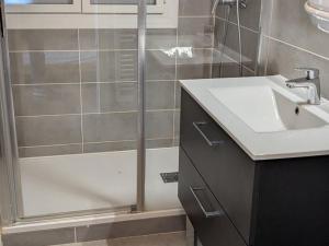 Deux pièces pour 7 personnes, calme et lumineux, proche pistes - FR-1-262-195