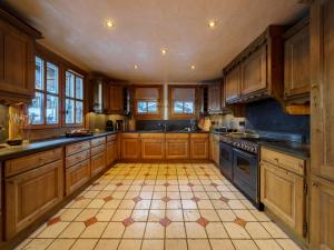 Chalet exquis à Courchevel 1850, près des pistes, jusquà 10 personnes - FR-1-772-5