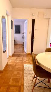 Entire Apartment 2 Bedrooms Up to 4 Guests