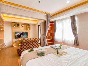 Good Place and Spacious Studio Transpark Cibubur Apartment By Travelio