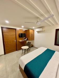 Hotel G R Residency GOLDEN TEMPLE JUST 2 mins WALKING DISTANCE FROM HOTEL