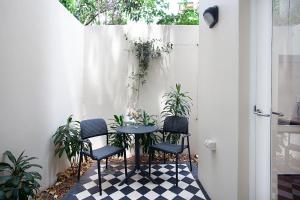 FunkyWest Studio with Private Patio