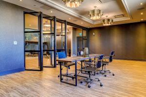 Dream Suites Near YYZ Airport