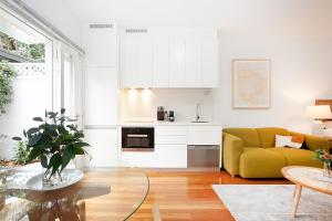 Leafy and TranquilWest Studio Apartment