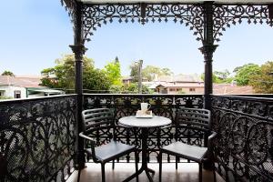 Beautiful Studio in Heritage Building with Balcony