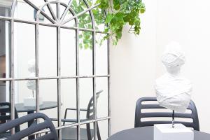 Modern and CosyWest Apartment