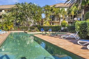 2-Bed Family Haven with Pools BBQ & Playgrounds