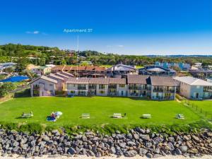 Absolute Beachfront Apartments 3T