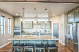 Panoramic Sedona Mesa Views Firepit & Outdoor Fun