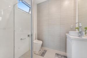 Comfy Studio with Shared Backyard near Racecourse