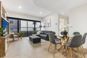 Executive Unit with Pool and Gym near Riverfront