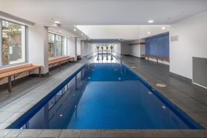 Central 1-Bed with Parking BBQ and Indoor Pool