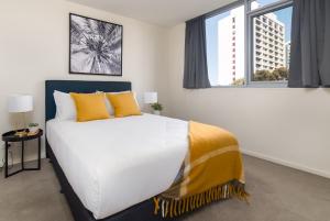 Central 1-Bed with Parking BBQ and Indoor Pool