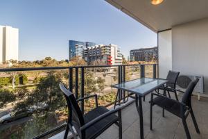 Central 1-Bed with Parking BBQ and Indoor Pool