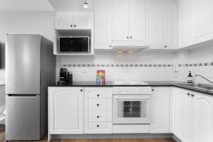 Modern Manly Apartment with Stunning Views, Pool