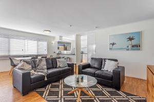 Cosy 2-Bedroom Seaside Unit Steps from Beach