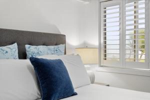 Wake to Waves in Spacious 3-Bed Beachfront Unit