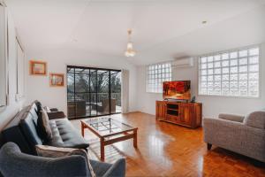 Restful Canberra Retreat in Spacious Terrace Home