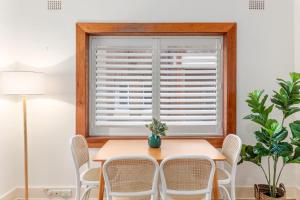 Beachside Living in Modern 2 bedroom Apartment