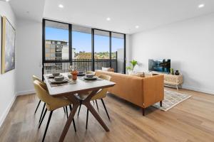 Modern Apartment on Burgundy precinct & Parklands