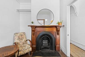 Charming 2-Bed Town House Near Market
