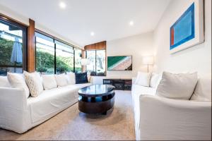 Delightful 4-Bed Home near Centennial Park