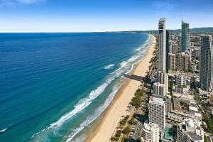 Oceanfront 2-Bed with Spectacular View, Pool & Gym