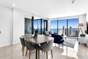 Oceanfront 2-Bed with Spectacular View, Pool & Gym