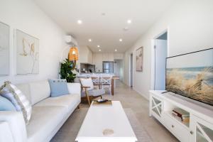 Bay View 2-Bedroom Apartment with BBQ