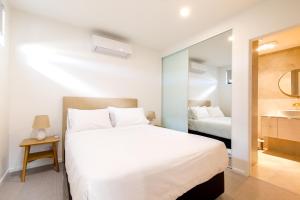 Bay View 2-Bedroom Apartment with BBQ