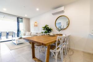 Bay View 2-Bedroom Apartment with BBQ