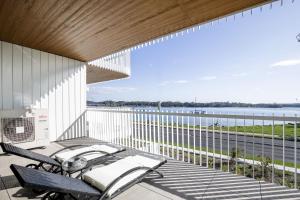 Bayfront Holiday Retreat with Parking