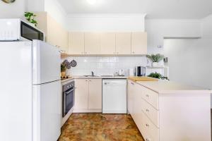 Chic 2-Bed Apartment near Albert Park & Chapel St