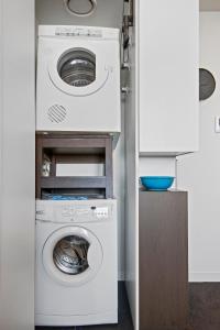 Chic 1-Bed with Balcony Views and Amenities