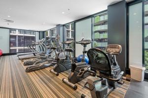 Eclectic 1-Bed Apartment with Pool and Gym