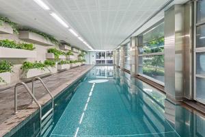 Eclectic 1-Bed Apartment with Pool and Gym