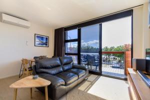 Gorgeous 2-bed Bridgeview Apartments Near River