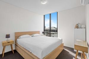 Spaciously Bright 1-Bed Apartment