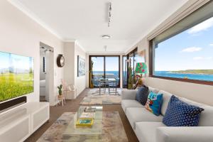 Pristine 2-Bed With Expansive Beach Views