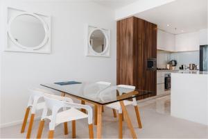 1-Bed with Amazing Views, Gym, BBQ & Parking