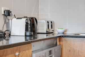 Center 1-Bed with Sauna, Gym, BBQ & Parking