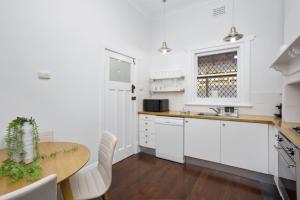 Elegant Art Deco Semi Detached 2-Bed Home by Parks